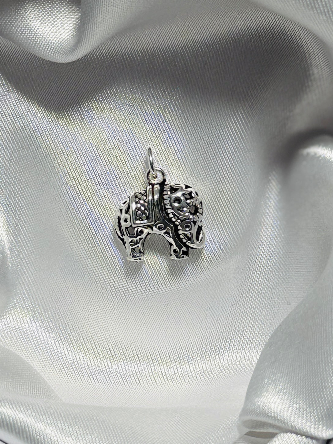 Charm Elefante Calado