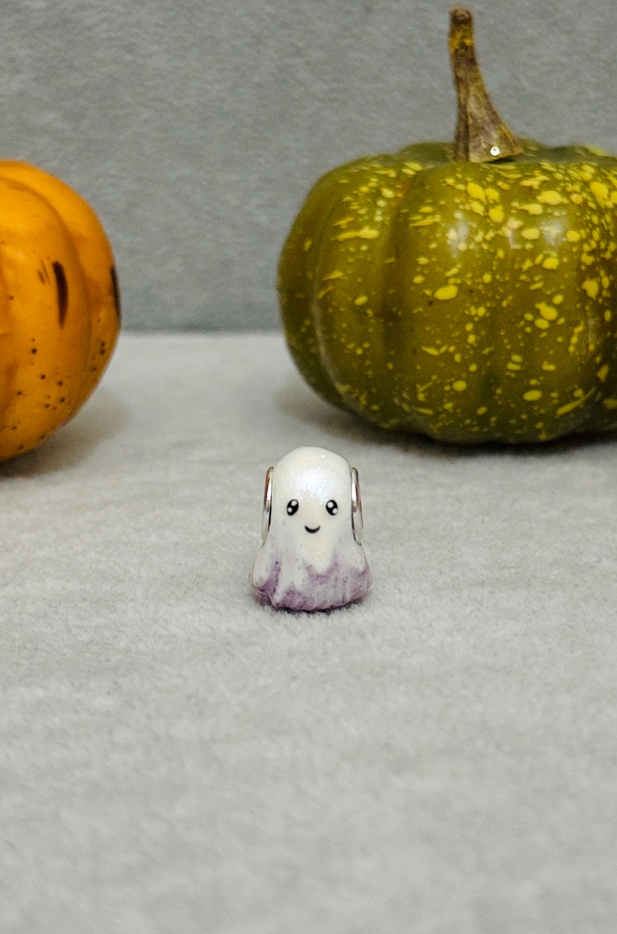 Charm Fantasma glow Morado