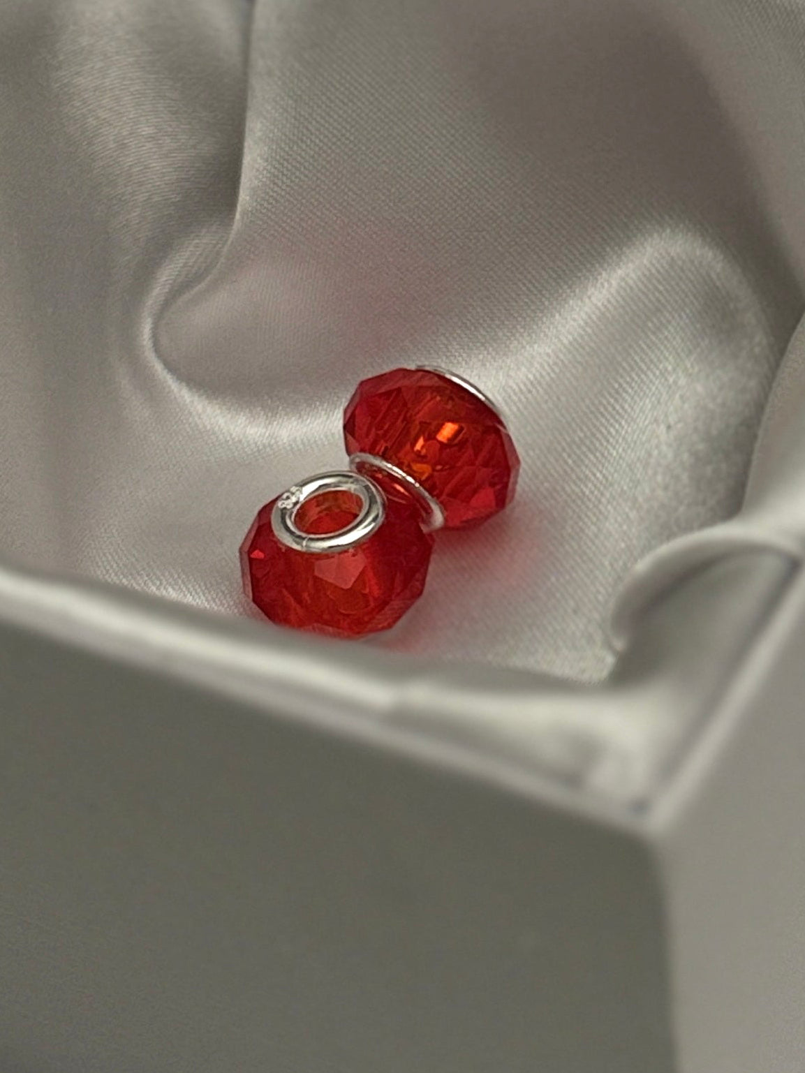 Par charms de Cristal Rojo