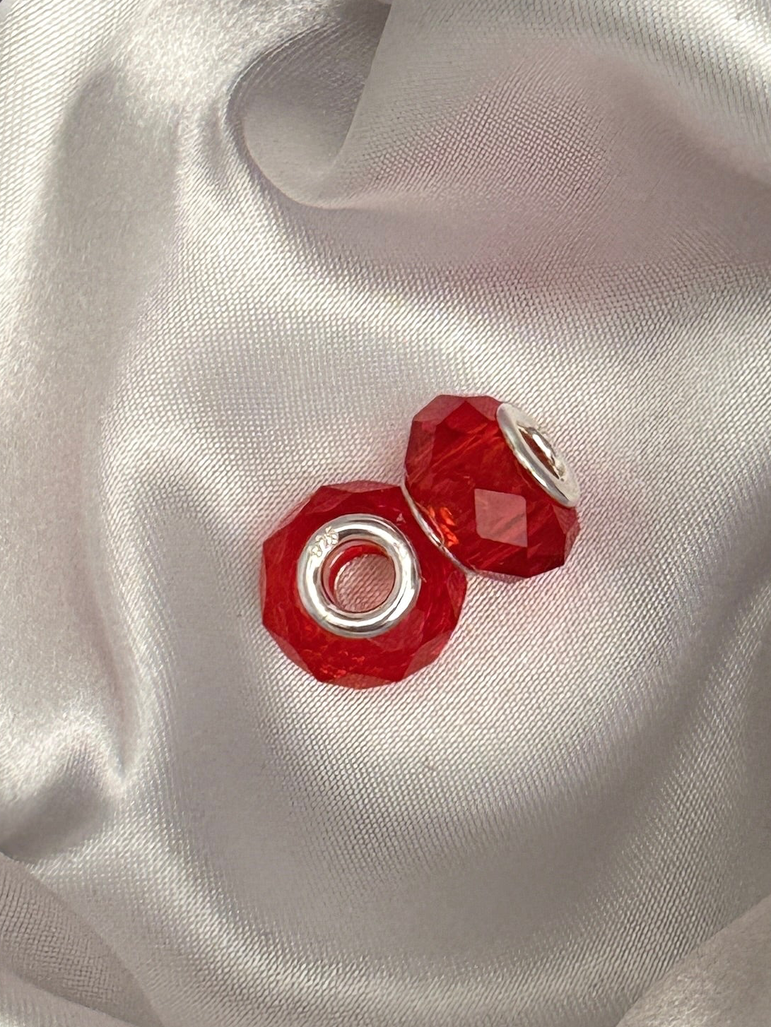 Par charms de Cristal Rojo