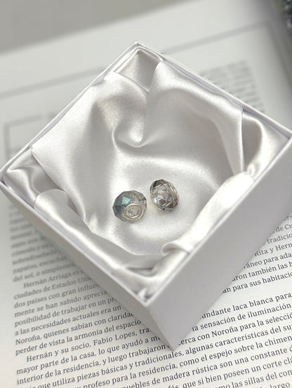 Par Charms Gris y Verde tornasol