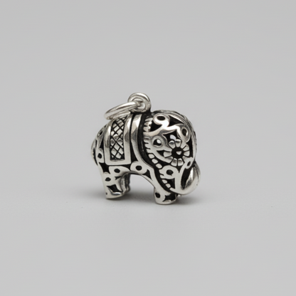 Charm Elefante Calado