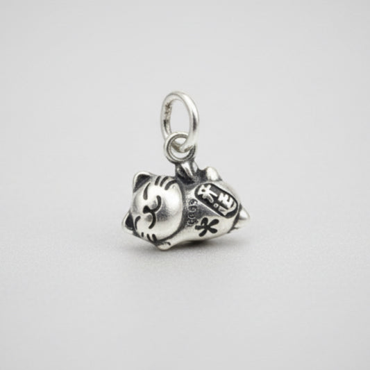 Charm Pequeño Gato Maneki Neko