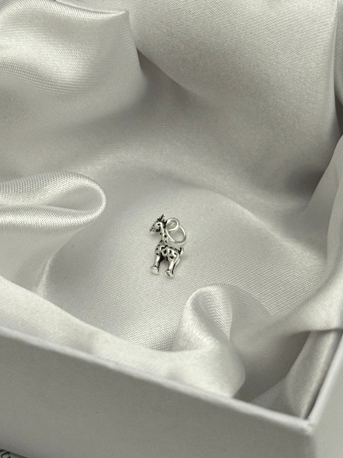 Charm Pequeña Jirafa