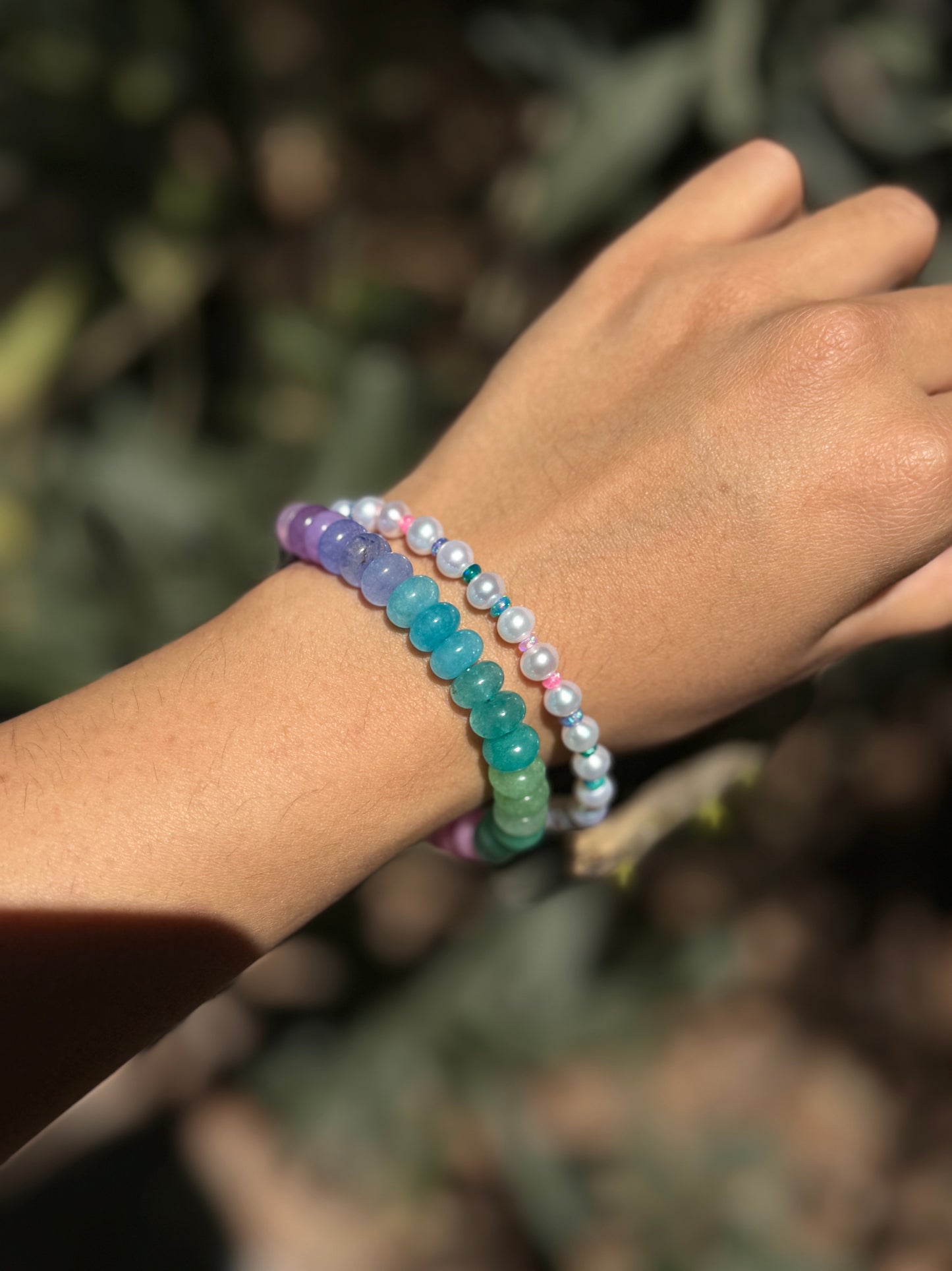 Brazalete Perlas y ópalos coloridos