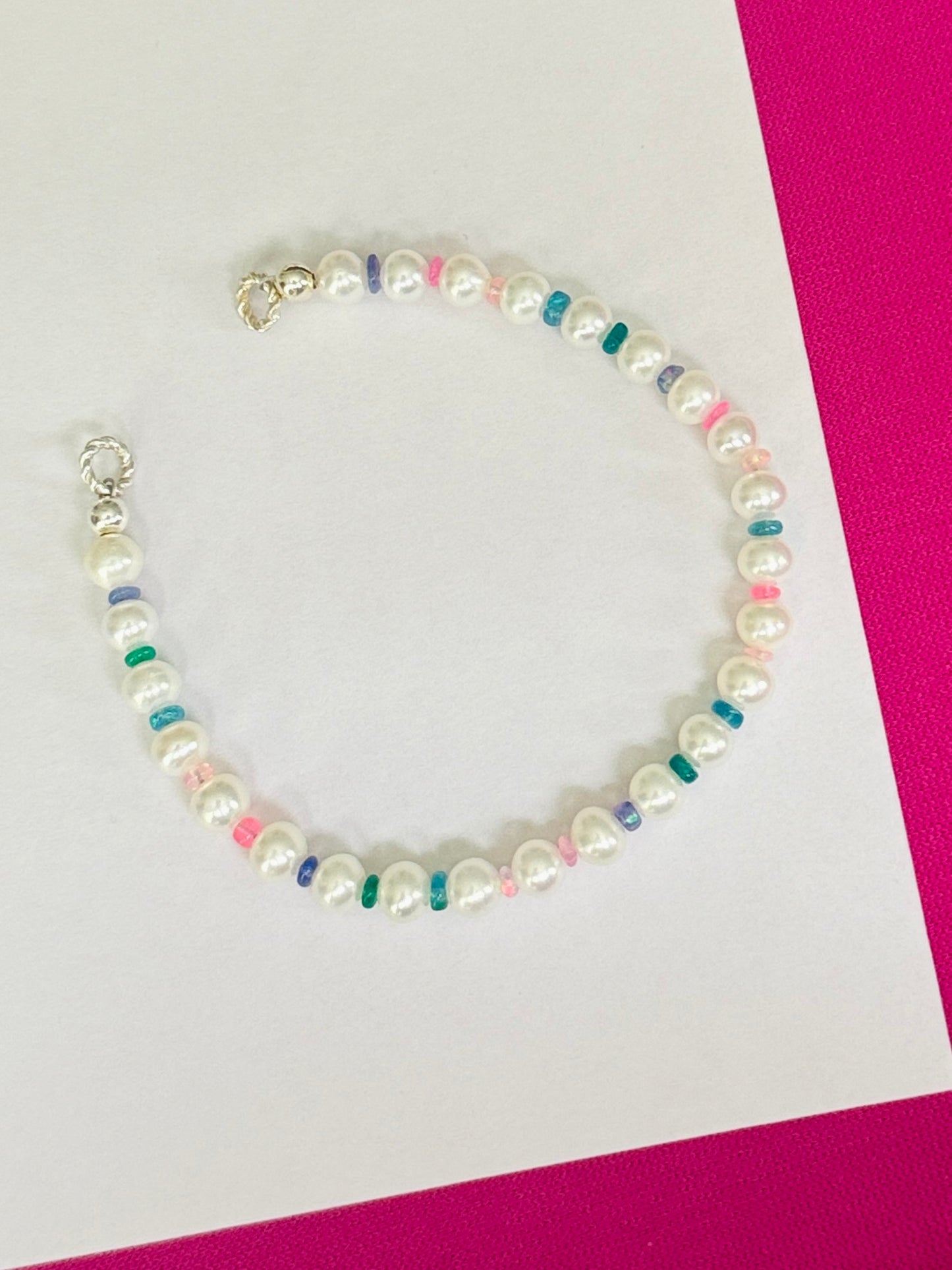 Brazalete Perlas y ópalos coloridos