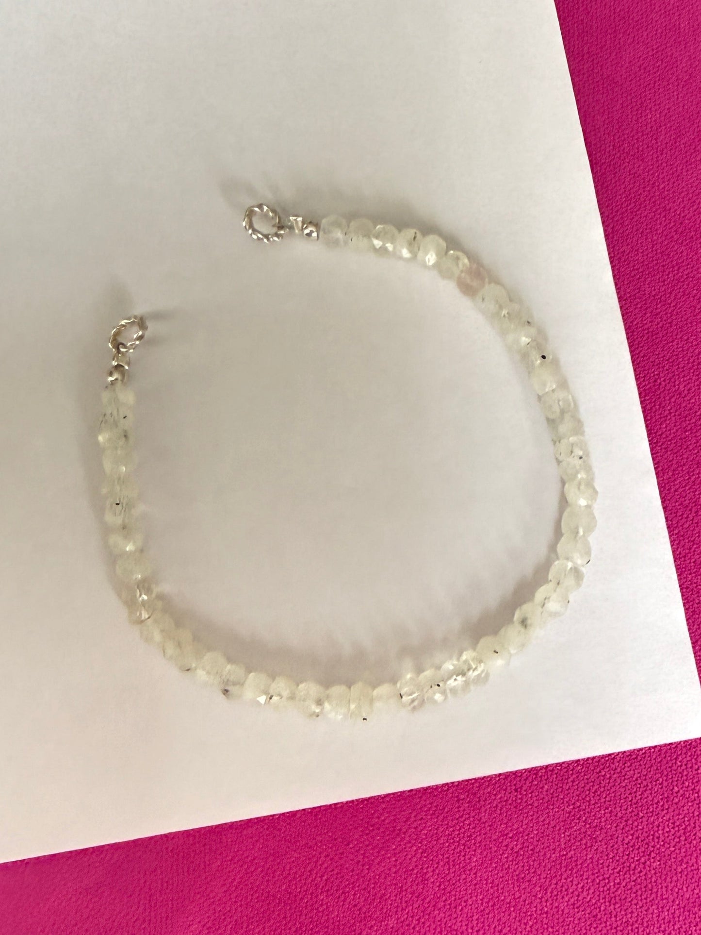 Brazalete Piedra Lunar "Feminidad y Equilibrio"