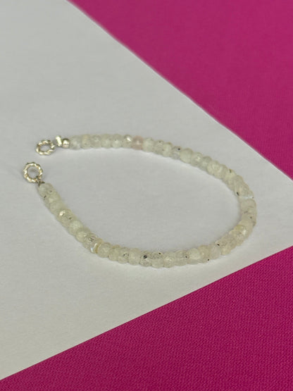 Brazalete Piedra Lunar "Feminidad y Equilibrio"
